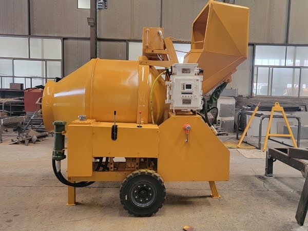 礦用濕噴臺(tái)車(chē)，礦用混凝土泵，礦用攪拌機(jī)發(fā)貨